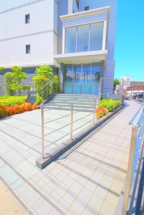 アン・ボルヌの物件外観写真