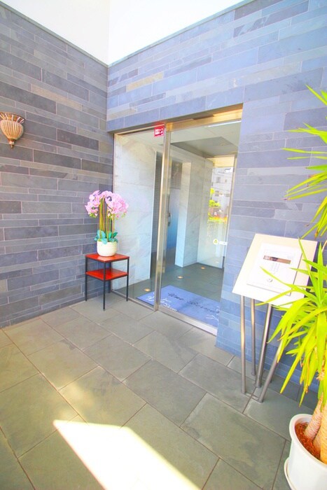 アン・ボルヌの物件外観写真