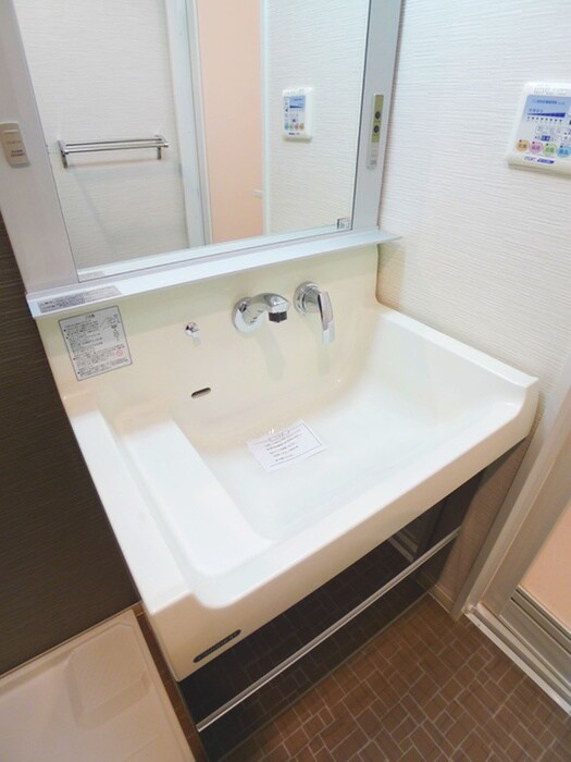 アン・ボルヌの物件内観写真