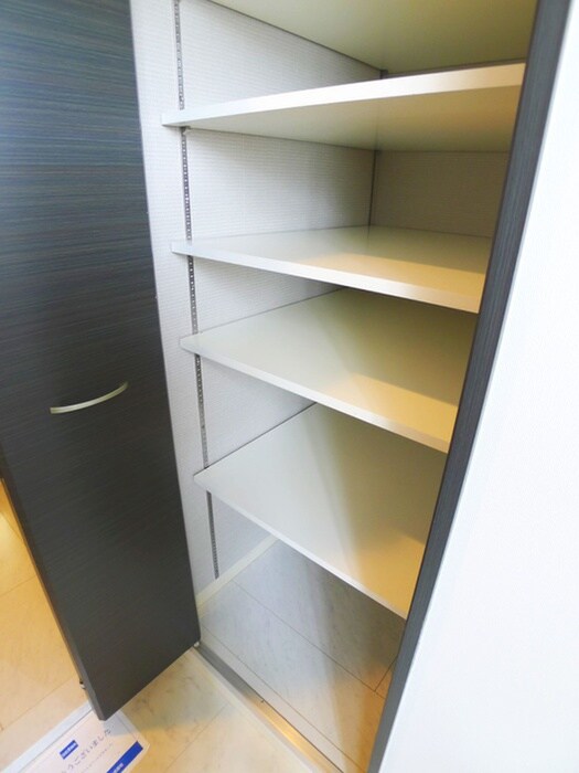 アン・ボルヌの物件内観写真