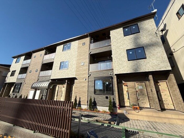 ファミリエの物件外観写真