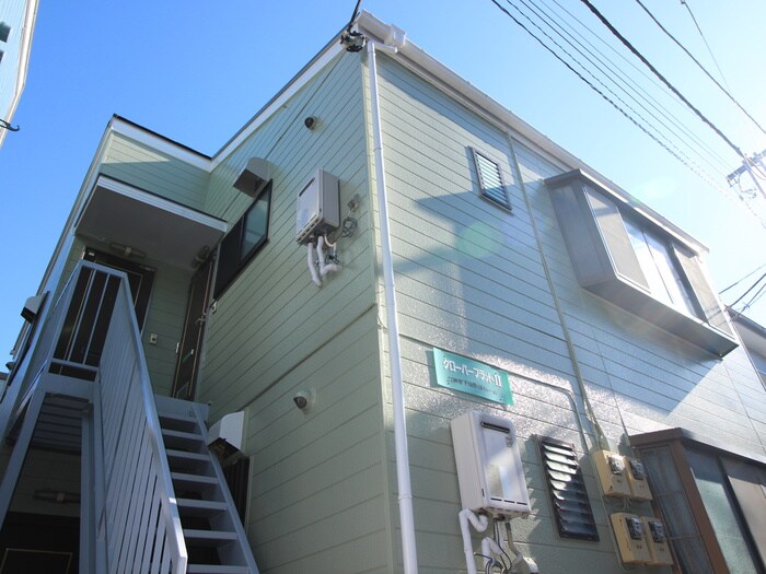 クロ－バ－フラット ２の物件外観写真