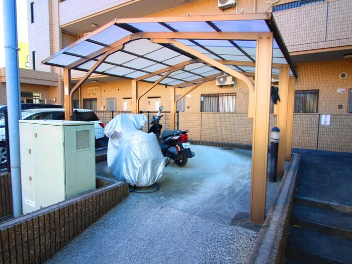 ルネス・パルルの物件外観写真