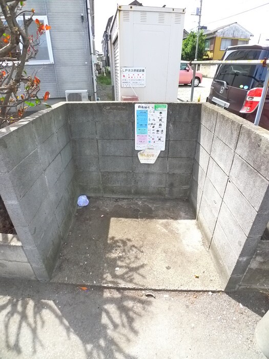 メゾン　エムロ－ドの物件外観写真