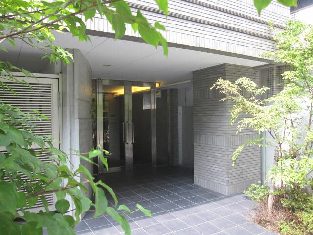 麹町二番町マンションの物件外観写真