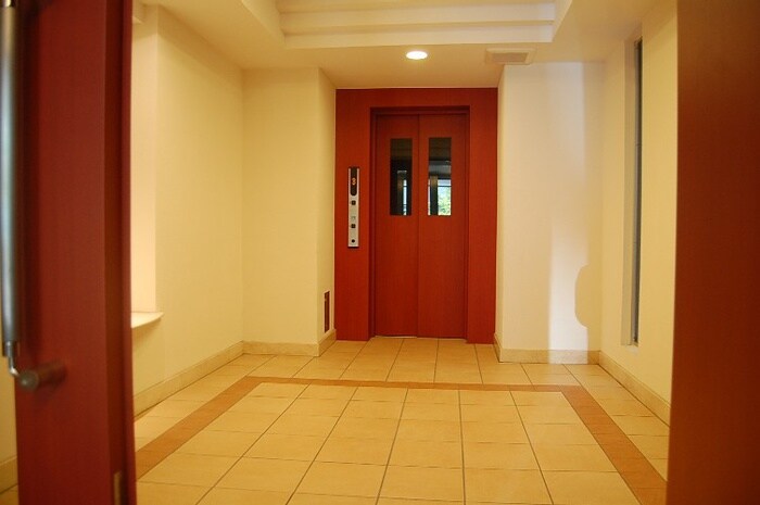 麹町二番町マンションの物件外観写真