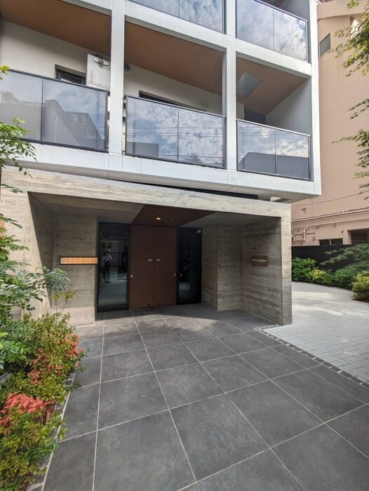 クロスレジデンス六義園の物件外観写真