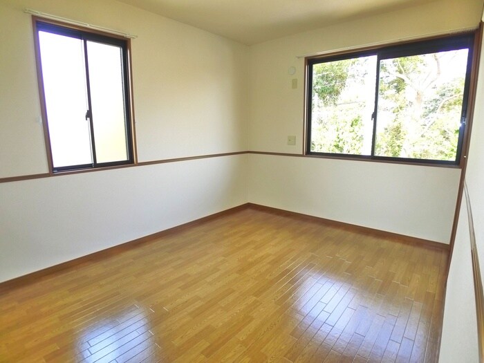 ファミ－ユ宮前B棟の物件内観写真