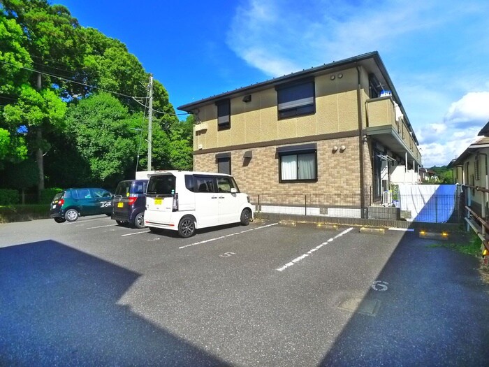 ファミ－ユ宮前B棟の物件外観写真