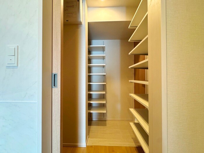 ｻﾞ･ｹﾝｼﾞﾝﾄﾝ･ﾚﾝｼﾞﾃﾞﾝｽときわ台の物件内観写真