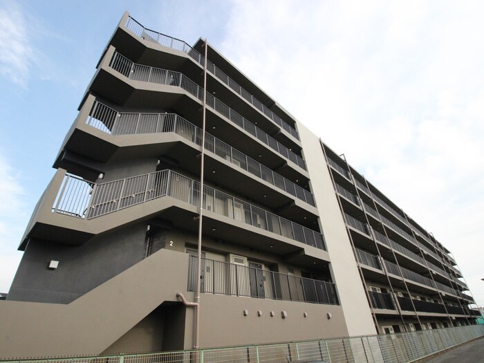 オープンブルーム二子の物件外観写真