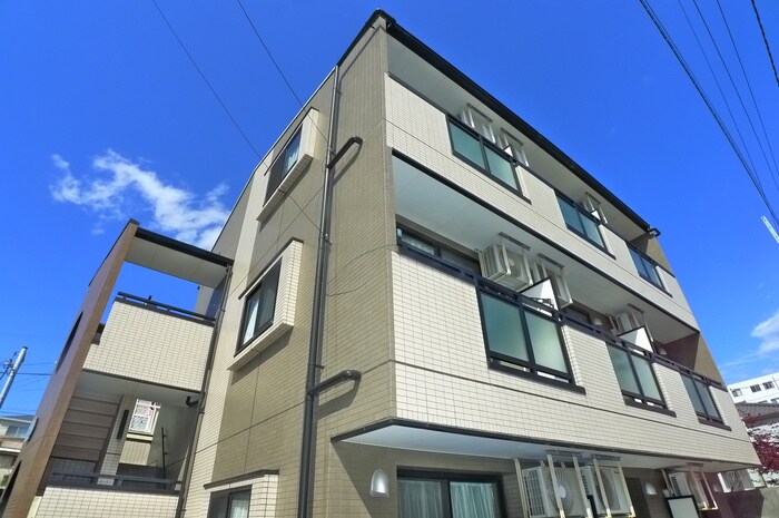 メゾンフォーの物件外観写真