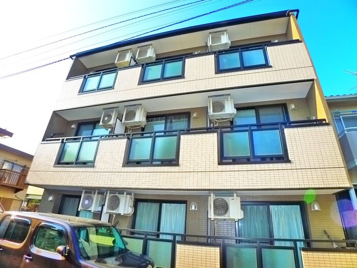 メゾンフォーの物件外観写真