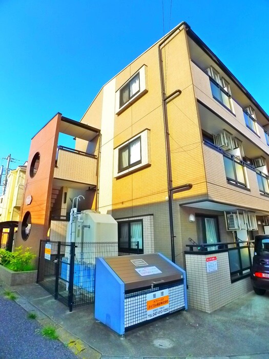 メゾンフォーの物件外観写真