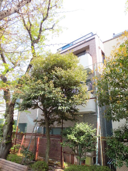 メイプル南烏山の物件外観写真