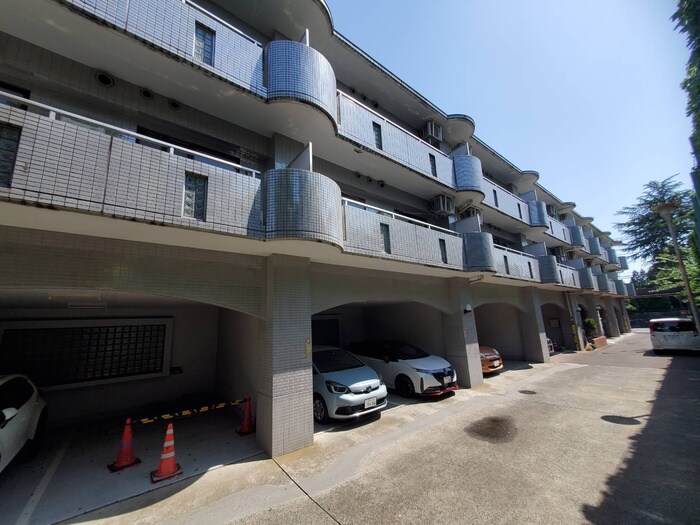 マンションカンギンの物件外観写真