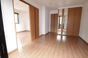 パイン・ツリーの物件内観写真