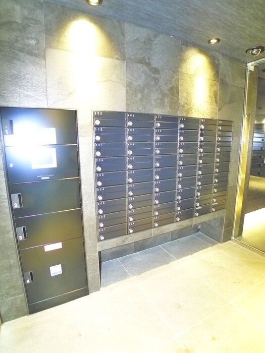 S-RESIDENCE市川の物件外観写真