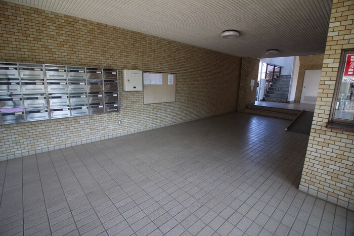 平和マンションの物件外観写真