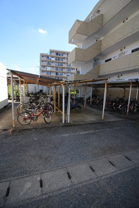 平和マンションの物件外観写真