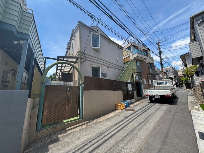 第三通南ハウスの物件外観写真