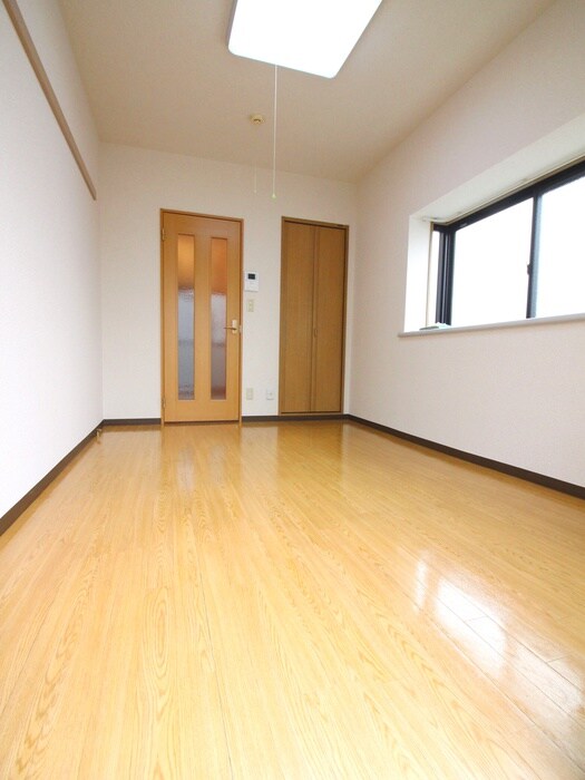 エレガンス霞ヶ関の物件内観写真