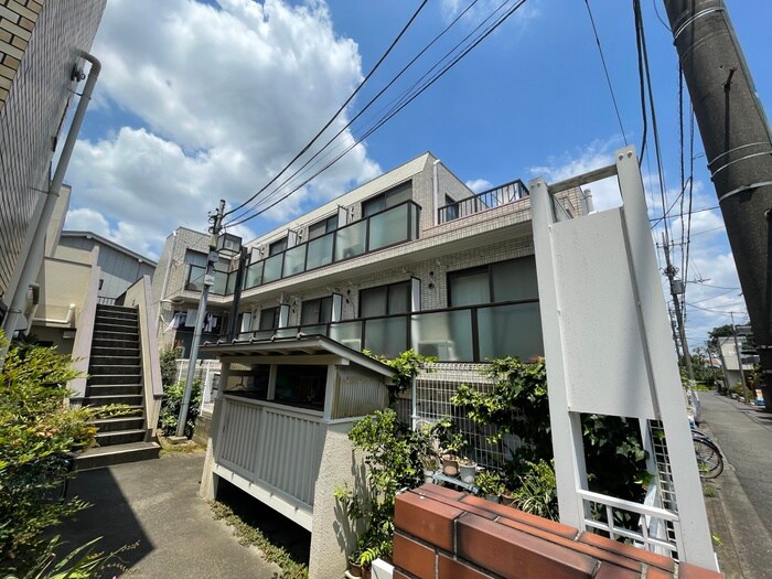 エステ－ム下高井戸の物件外観写真