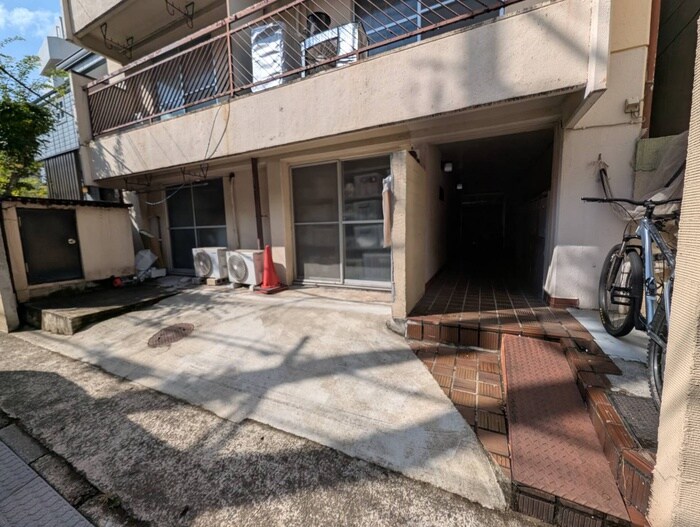 ドミサイルアザブの物件外観写真