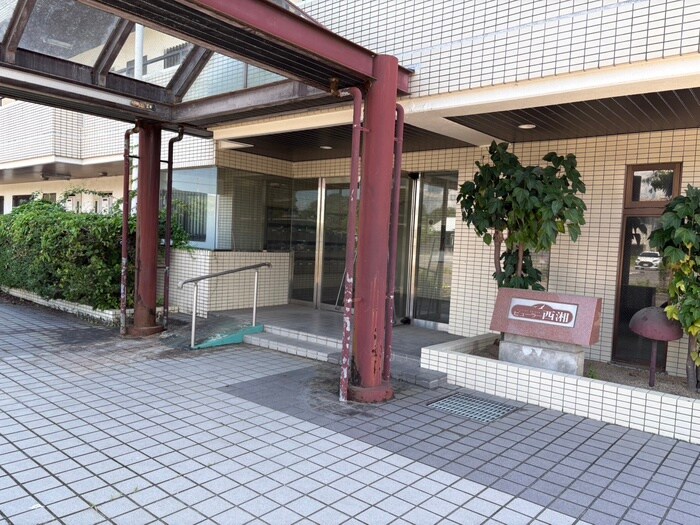 ビュ－ラ－西湘の物件外観写真