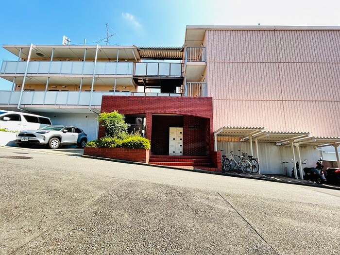 サンライズ青葉台の物件外観写真