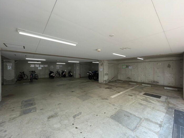 エ－リフロ－レンスＢの物件外観写真