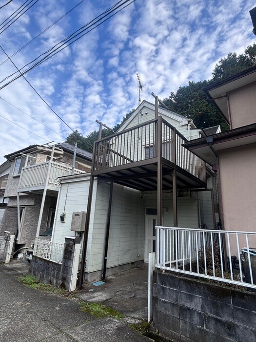 青山貸家の物件外観写真