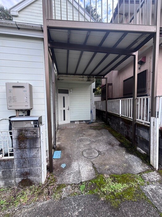 青山貸家の物件外観写真