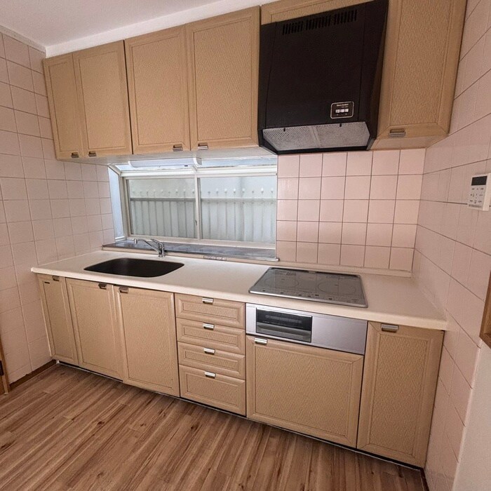 青山貸家の物件内観写真