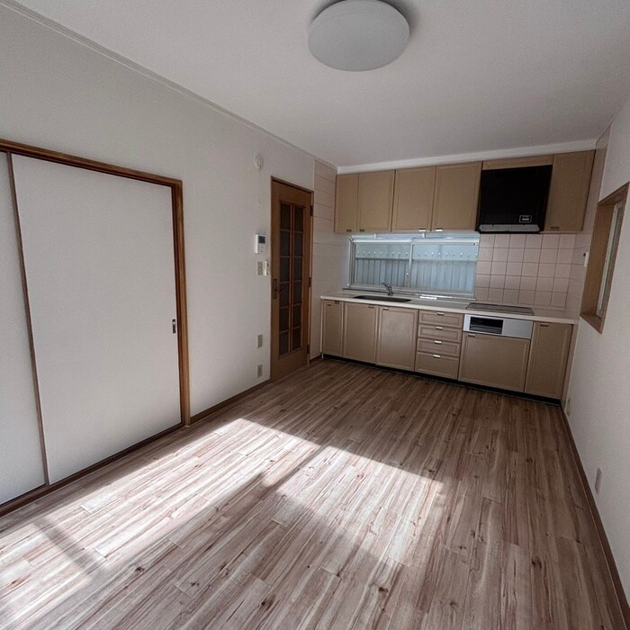 青山貸家の物件内観写真