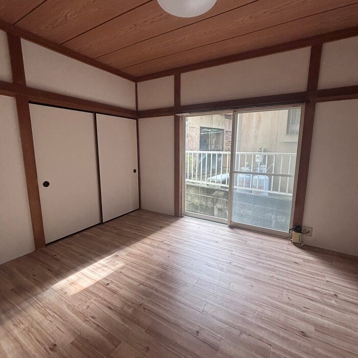 青山貸家の物件内観写真