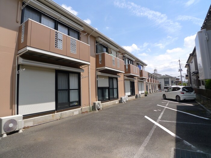 ジュネス狭山　２号館の物件外観写真