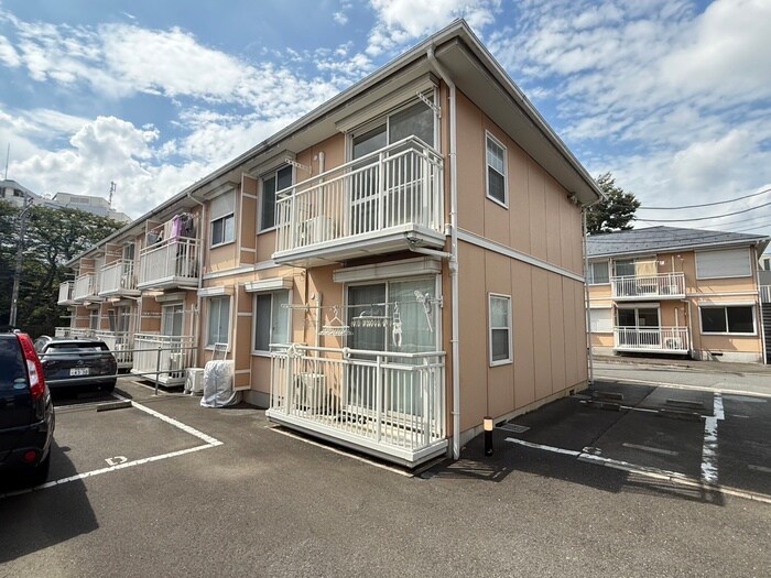 ラフォ－レ国立Ａの物件外観写真