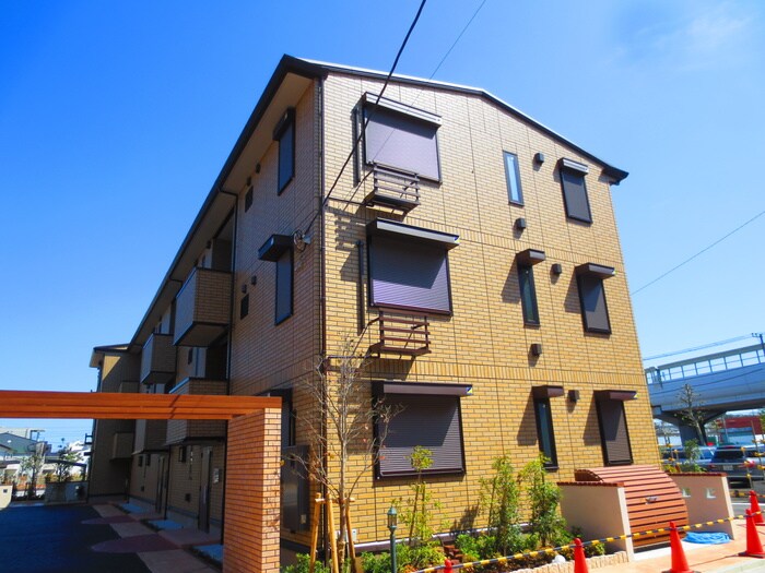 ロイヤルティアラⅤの物件外観写真