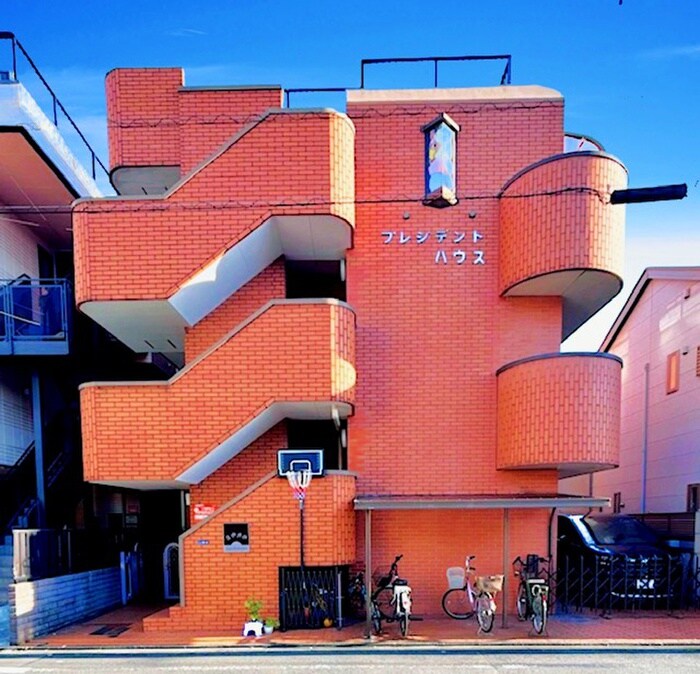 プレジデントハウスの物件外観写真