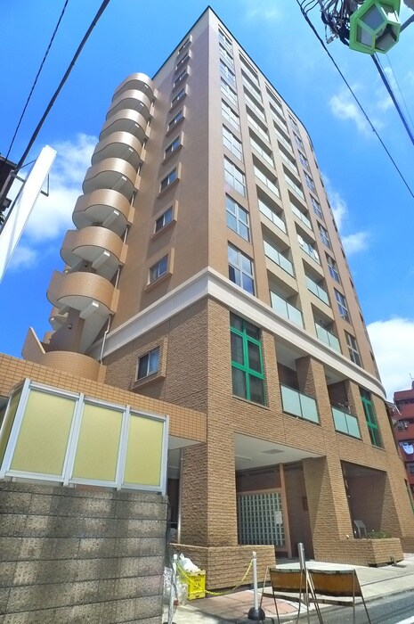 ラウンドタワ－オペリアの物件外観写真