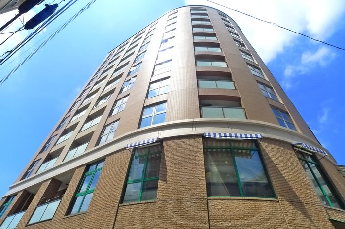 ラウンドタワ－オペリアの物件外観写真