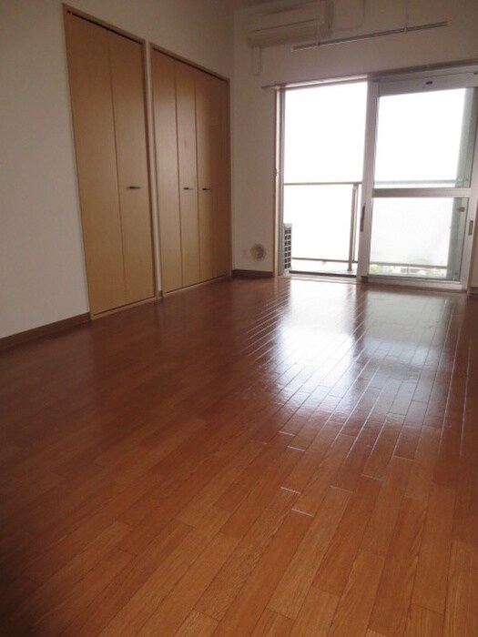 ラウンドタワ－オペリアの物件内観写真