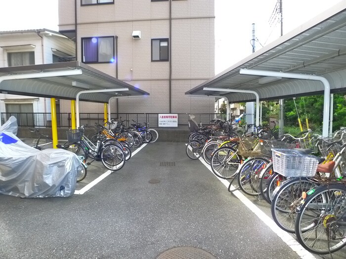 ラウンドタワ－オペリアの物件外観写真