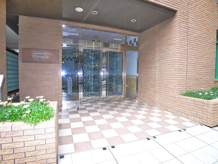 ラウンドタワ－オペリアの物件外観写真