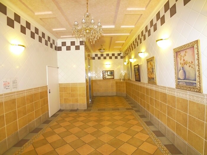 ラウンドタワ－オペリアの物件外観写真