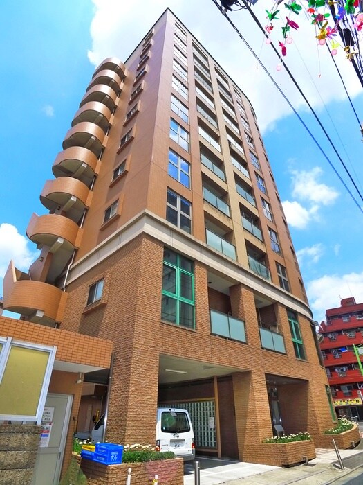 ラウンドタワ－オペリアの物件外観写真