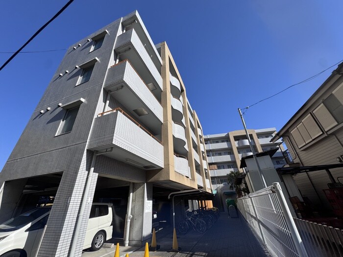 アソシエ横浜の物件外観写真