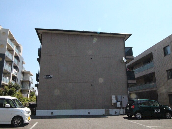 グランドパレスの物件外観写真