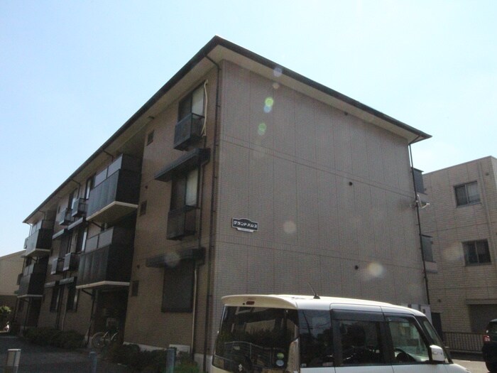 グランドパレスの物件外観写真